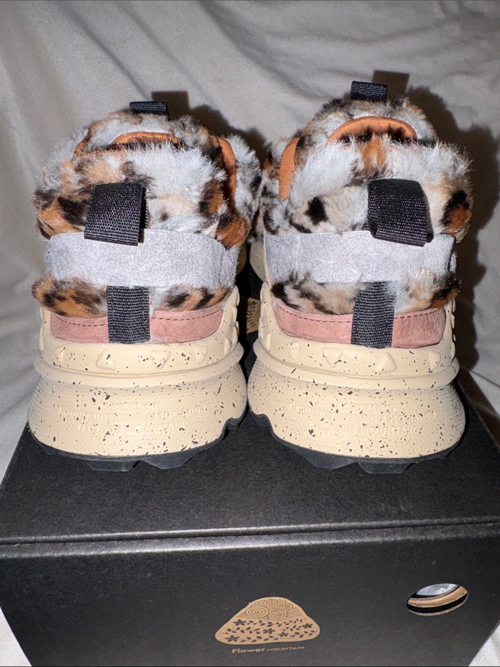 NWT Flower Mountain KOTETSU SUEDE ECO-FUR IN GREY & LIGHT BROWN - Picture 9 of 13